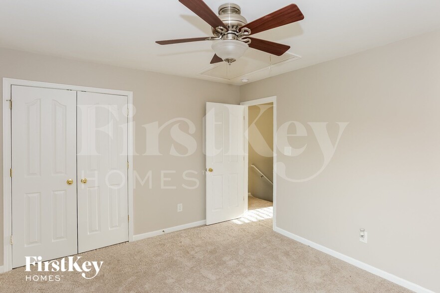 Building Photo - 511 Galesburg Dr