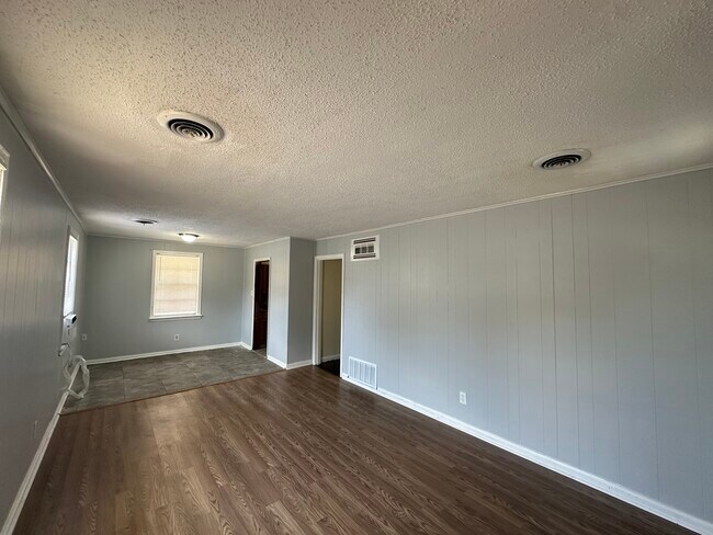 Building Photo - 454 E Norwood Ave