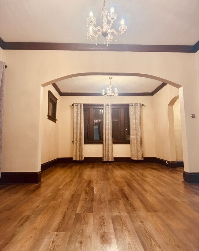 Building Photo - Cute, remodeled home!!