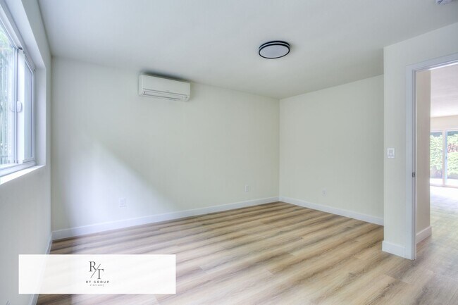 Building Photo - Fully Upgraded Spacious 2-Bedroom Unit in Prime Arcadia Location