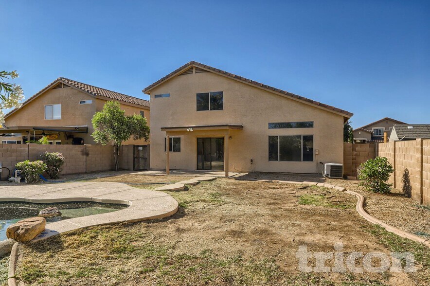 Building Photo - 15950 W Cottonwood St