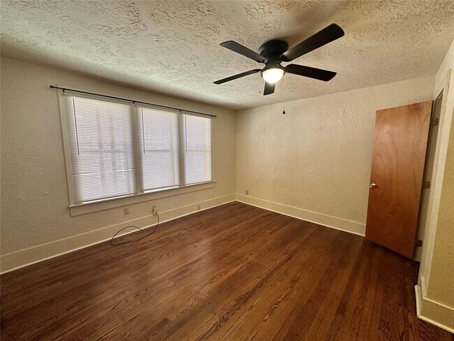 Building Photo - 731 Deans Row Ave