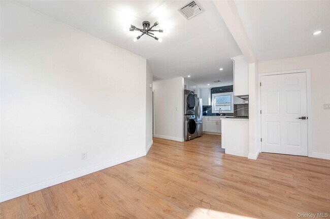 Building Photo - 50 Mahland Pl