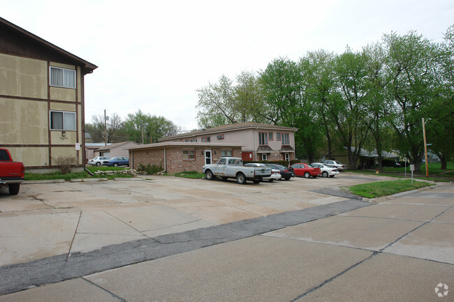 Building Photo - Willow Wood Apartments