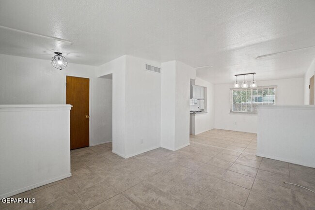 Building Photo - 481 Rio Arriba Dr