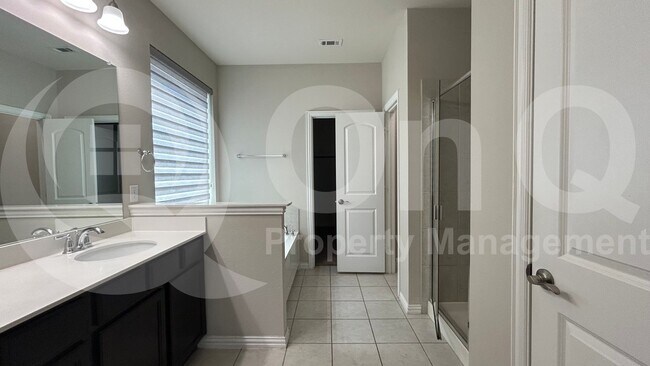 Building Photo - 2221 Candler Club Way
