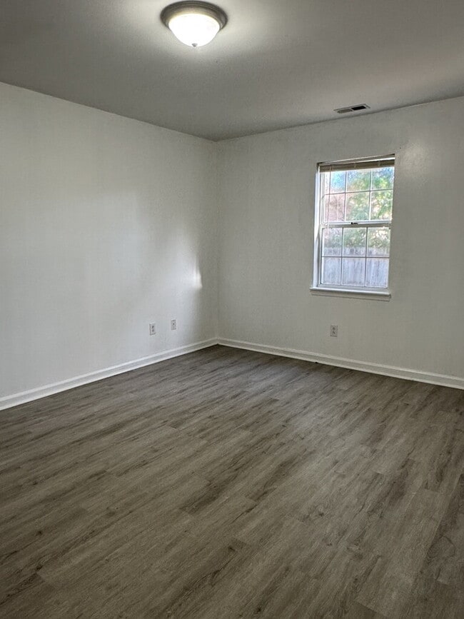 Building Photo - Beautiful 3 Bedroom, 2 Bath Home-3016 E. Windgate Ct.