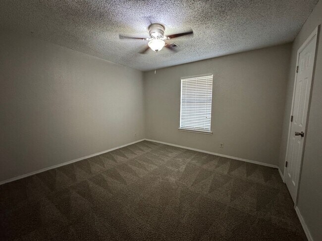 Building Photo - Broken Arrow - 3 bedroom 2 bath!!
