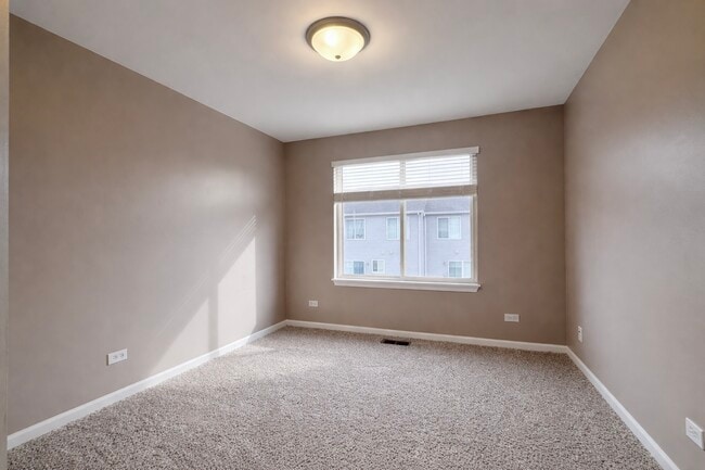 Building Photo - 14527 Patriot Square Dr E