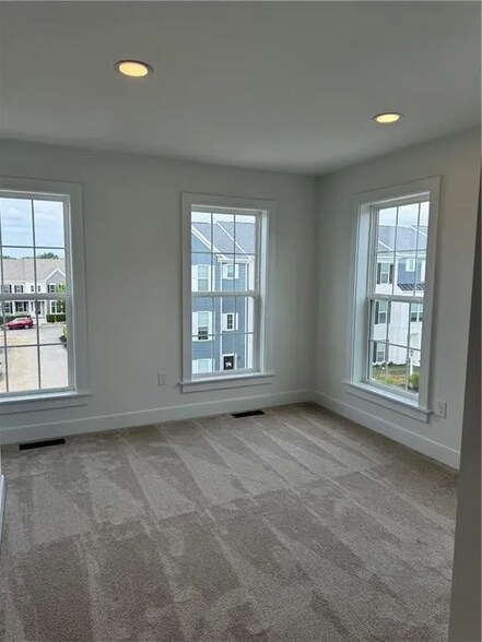 Building Photo - 607 Carlton Ln