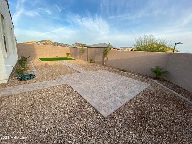 Building Photo - 5410 W Country Garden Ln