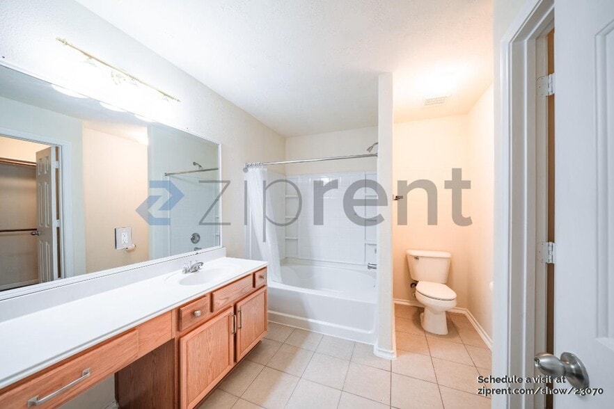 Building Photo - Unit
