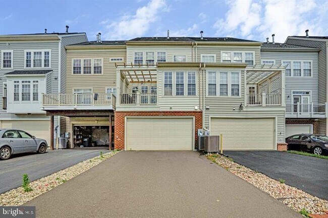 Building Photo - 10613 Bristow Station Dr