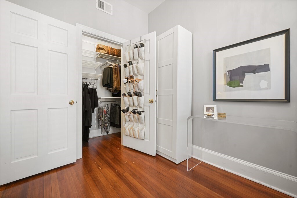 Building Photo - 35 Marlborough St