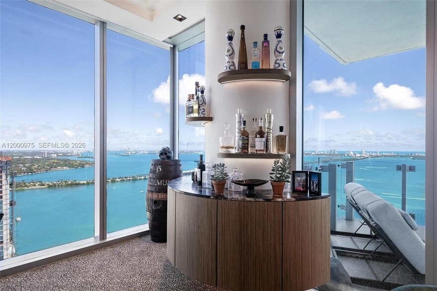 Building Photo - 700 NE 26th Terrace