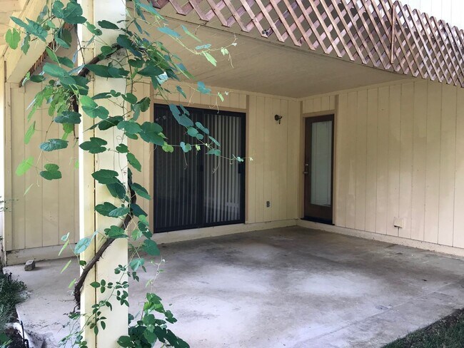 Building Photo - Nice well cared for home in desirable Edge...