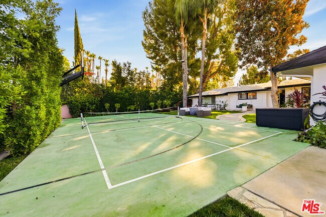 Building Photo - 22428 Victory Blvd