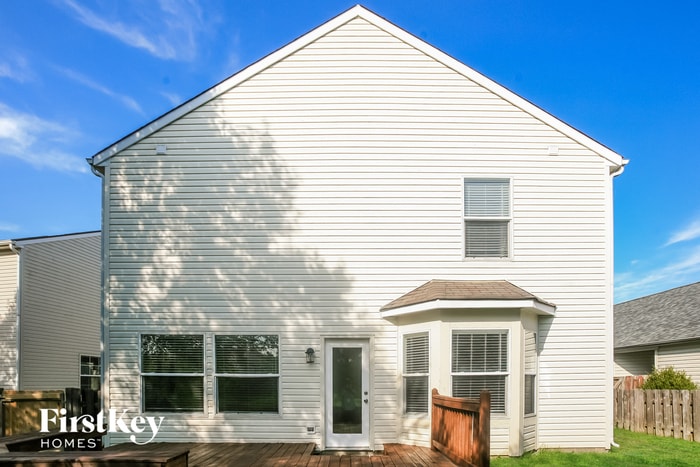 Building Photo - 461 E Clear Lake Ln