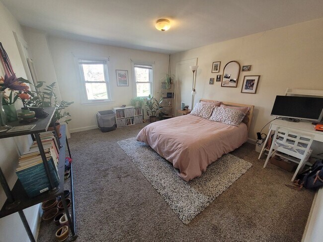 Building Photo - 225/227 Summit Ave