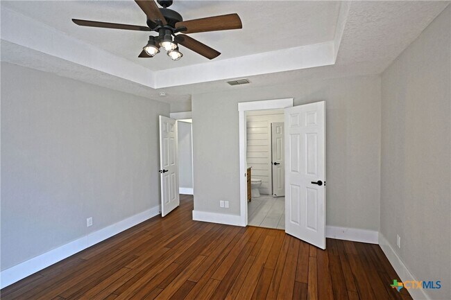 Building Photo - 953 River Bank