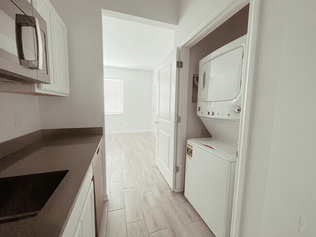 Building Photo - 1149 Saguaro St