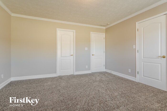 Building Photo - 715 Roland Manor Dr