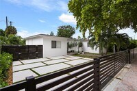 Building Photo - 1581 Normandy Dr