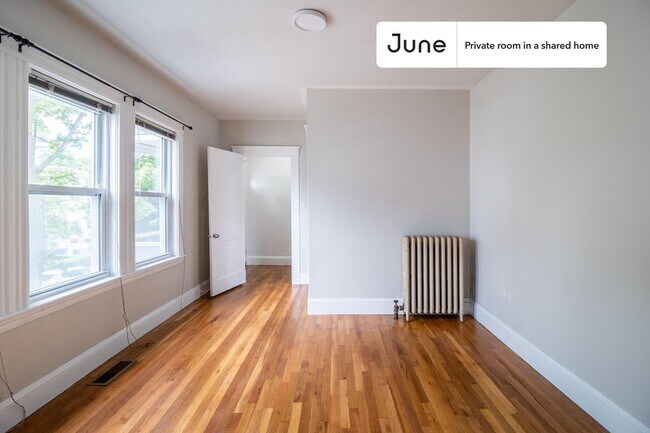 Building Photo - Room in Shared 4 bed/1 bath home