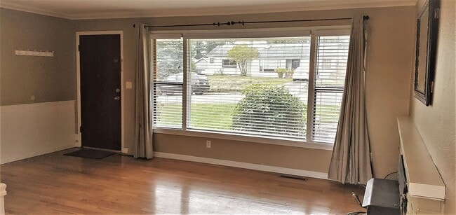 Building Photo - House For RENT:  Historic North Everett 2 ...
