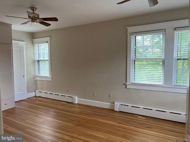 Building Photo - 1730 N Danville St