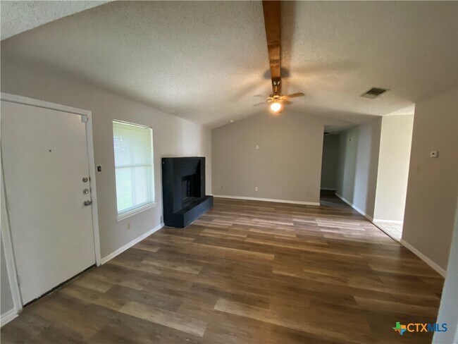 Building Photo - 414 Baumann Dr