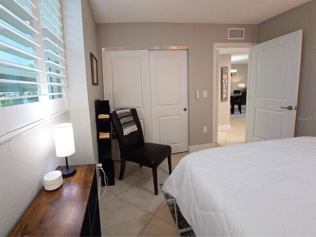 Building Photo - 7560 Bay Island Dr S
