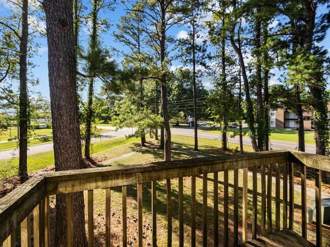 Building Photo - 110 Ravenwood Dr