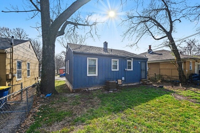 Building Photo - Charming 2 bedroom 1 bath located in Kansas City