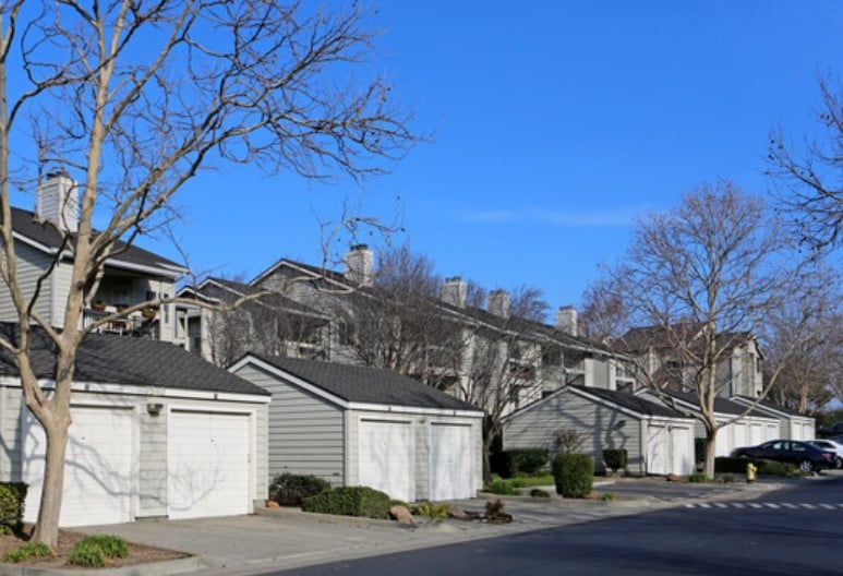 Building Photo - 7595 Canyon Meadows Cir