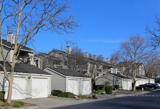 Building Photo - 7595 Canyon Meadows Cir