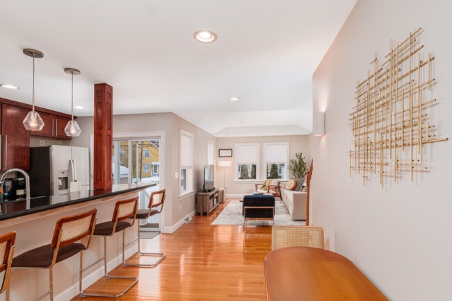 Building Photo - 99 W Circular St