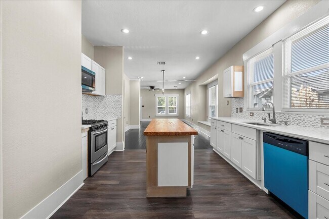 Building Photo - 213 Grace St