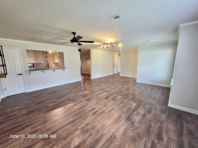 Building Photo - Charming 3 bedroom on a huge lot - Boulder...