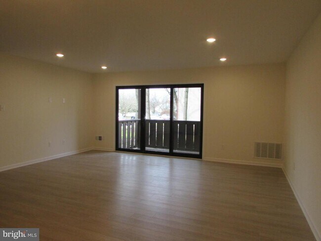 Building Photo - 515 Lindsey Ct