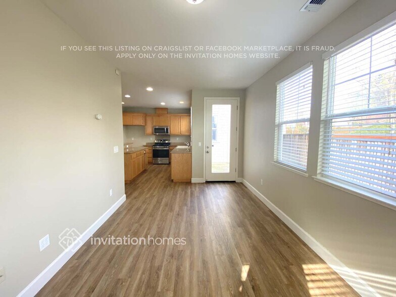 Building Photo - 465 Lexington Dr