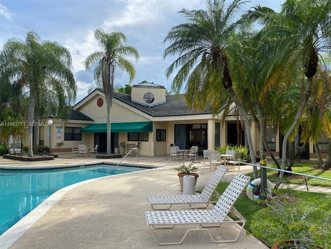 Building Photo - 9999 Summerbreeze Dr