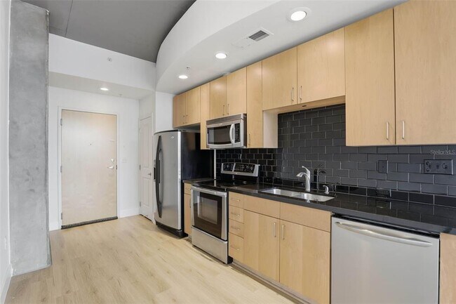 Building Photo - 155 S Court Ave