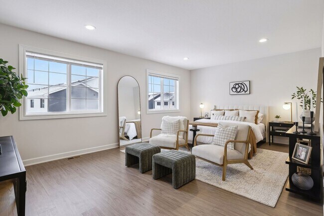 Building Photo - Model 3 Bedroom Town Home