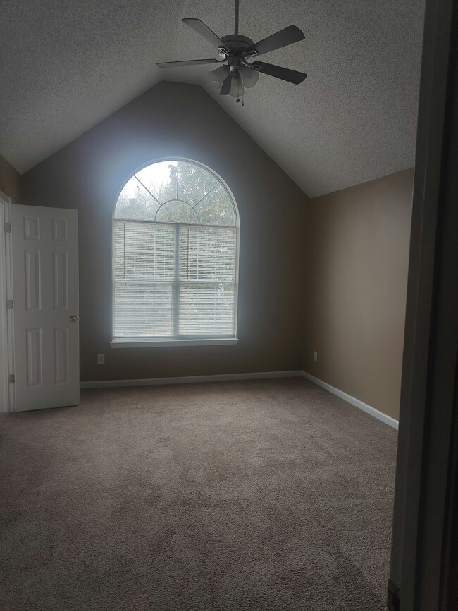 Building Photo - 3895 English Valley Dr