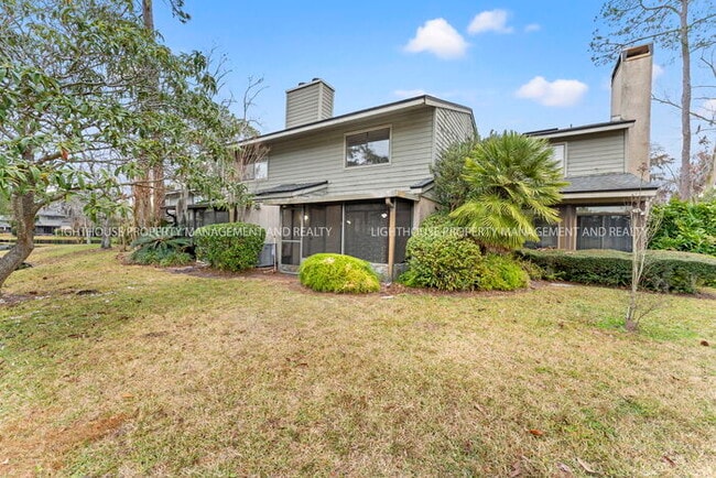 Building Photo - Beautiful 2-Bedroom Townhome with Pond Views