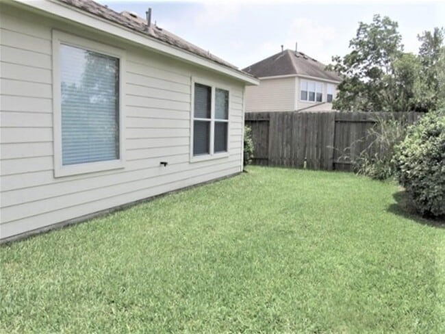 Building Photo - 9150 Sunlit Park Dr