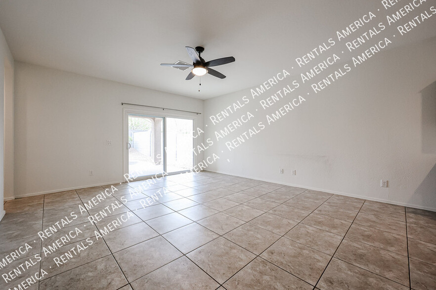 Building Photo - 36387 Pampoloma Ave