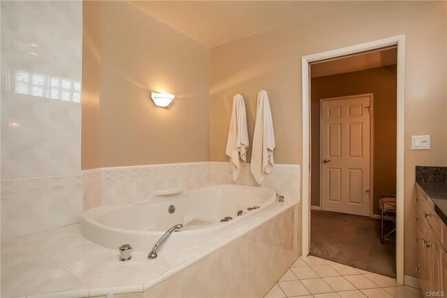 Building Photo - Charming 3-Bedroom Woodland Hills Home wit...