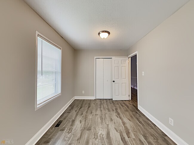 Building Photo - 908 Kennesaw Dr